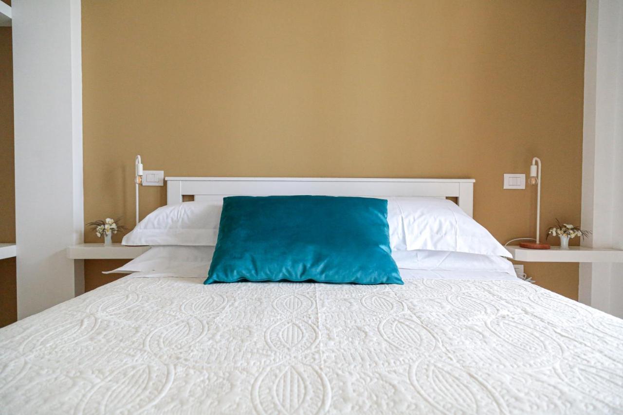 Casa Clementina Rooms Vista Mare Порто-Чезарео Экстерьер фото